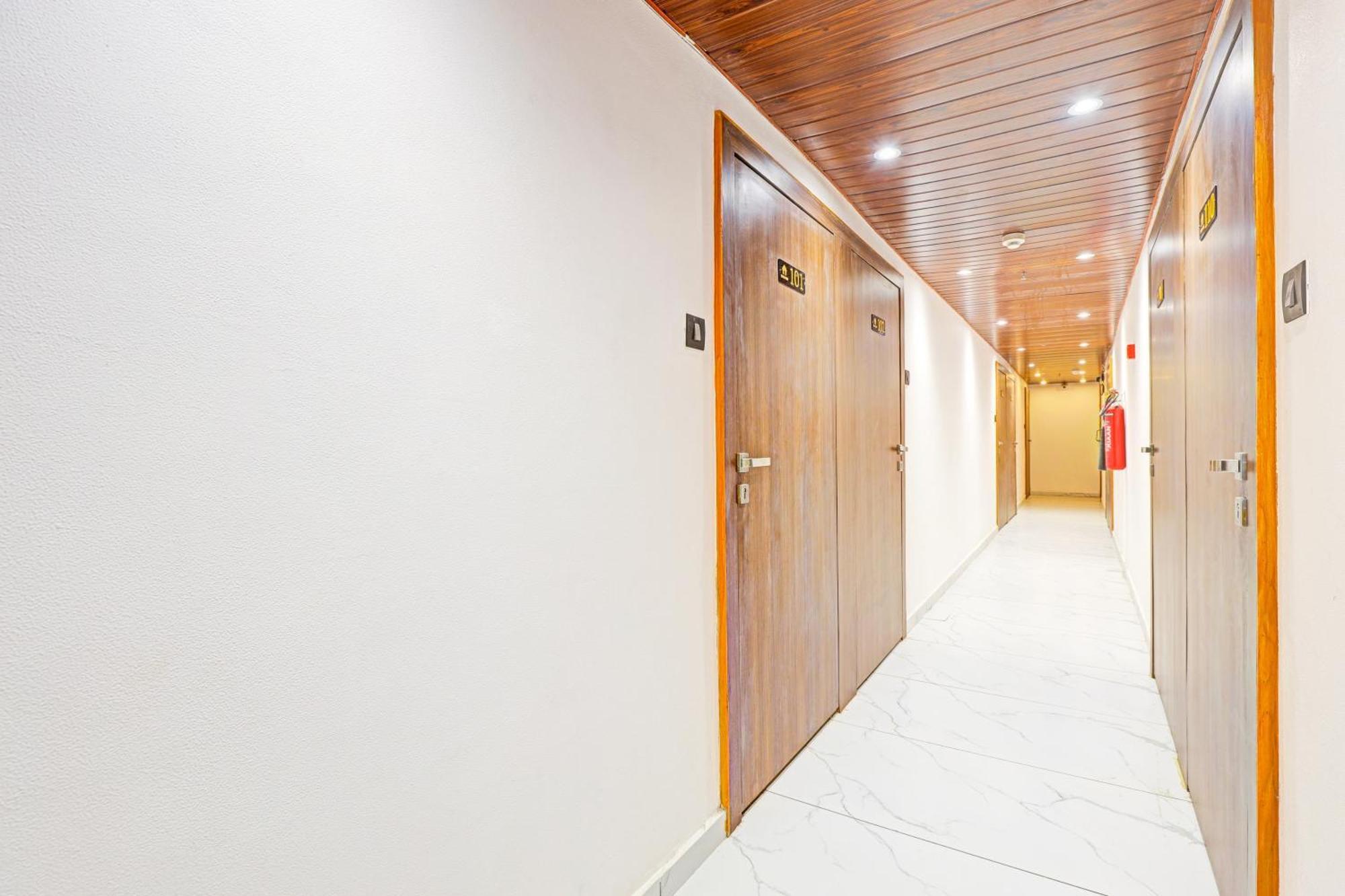 Super Hotel O Althan Formerly Hotel Niraant Surat Exterior photo