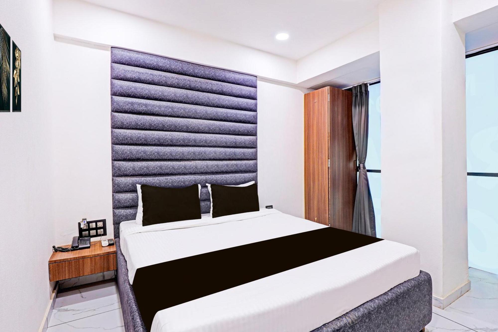 Super Hotel O Althan Formerly Hotel Niraant Surat Exterior photo